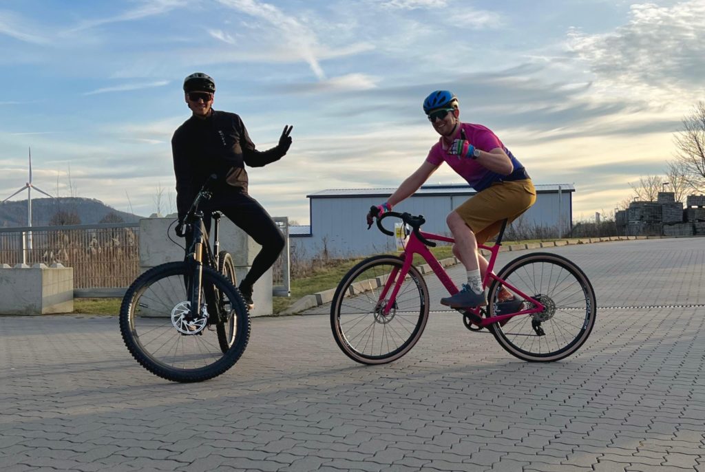 Winterdepression gegen rollende Midlife Crisis- Über das Für und Wider schwarzer Räder!